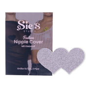 Sie S Studio Fashion Nipple Cover in silberner Herzform, selbstklebend, 3 Paar in der Groeße 6x7 cm. Verpackung zeigt Nipple Covers in verschiedenen Designs, ideal fuer diskrete und modische Brustabdeckung unter transparenten Outfits.